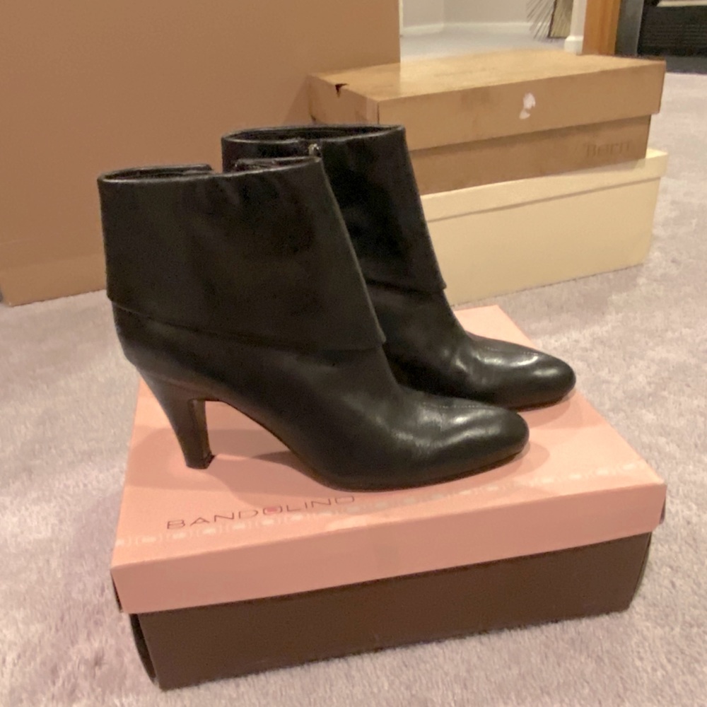 Preowned bandolino ankle boots